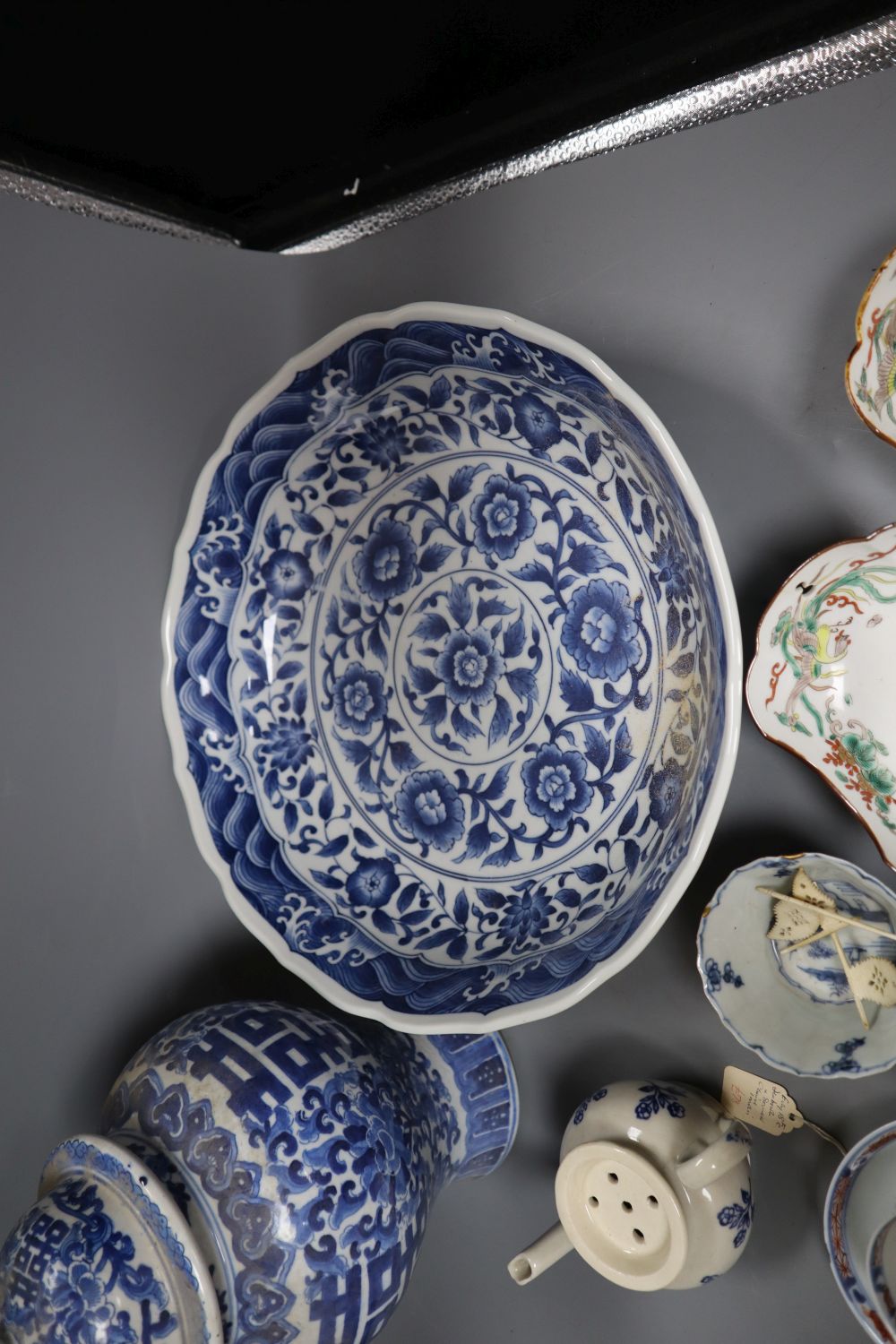 A group of Asian ceramics including a Kangxi blue and white cup and a pair of Chinese enamelled oval scalloped shaped dishes, 26cm (11)